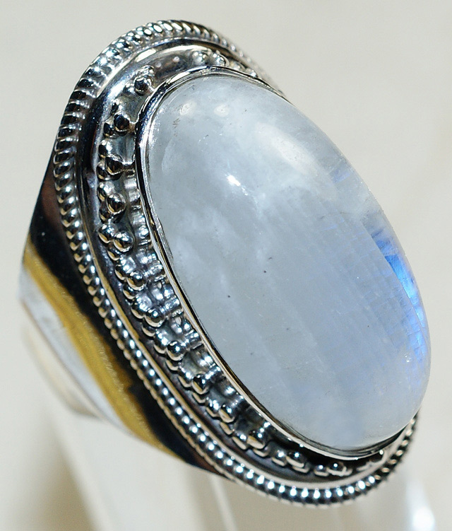 Кольцо с крупным камнем из серебра