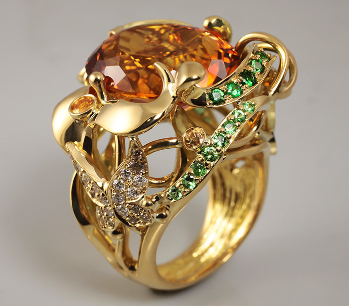 Красивые кольца из золота с камнем