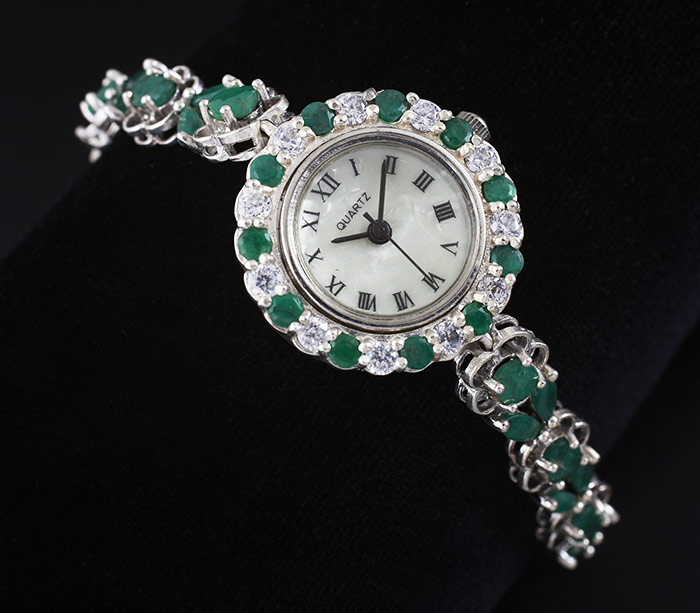 Женские часы с браслетом из камней