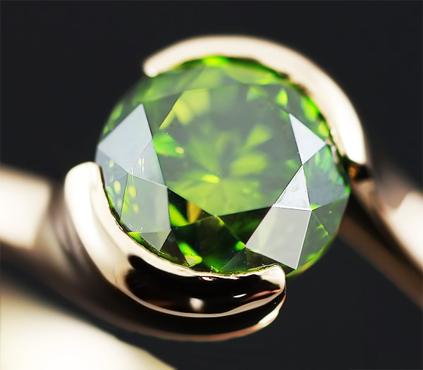 Кольца с зеленый бриллиант