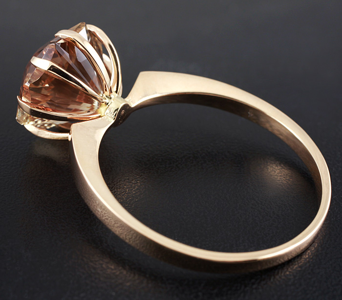 Модель кольца с камнем