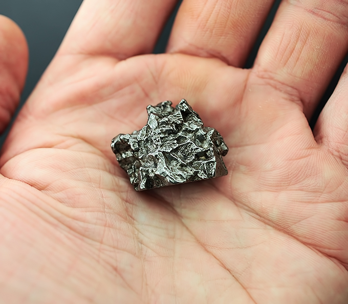 Как выглядит осколок метеорита фото