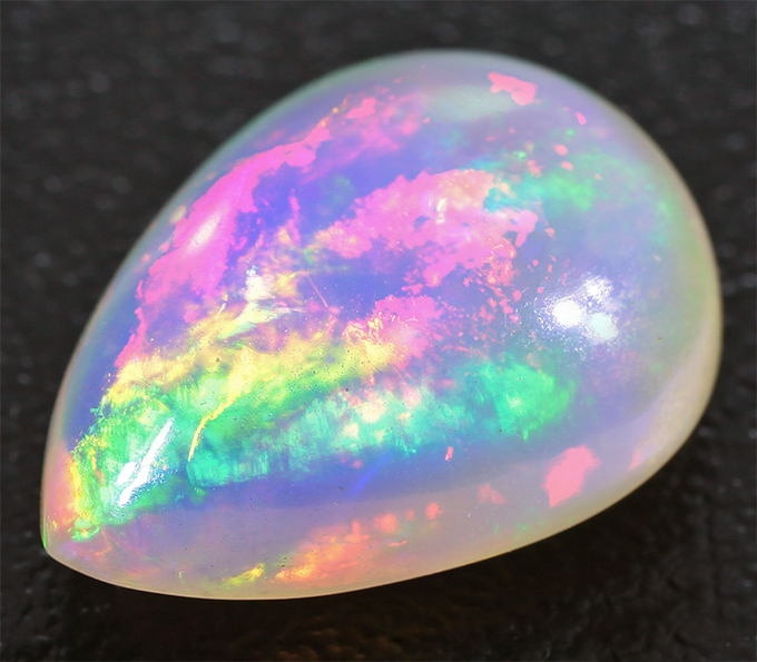 Rainbow stone. Опал Wello. Радужный опал камень. Кварц опал. Опалесценция опал.