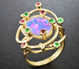 Золотое кольцо с ограненным эфиопским опалом 1,95 карата, рубинами, цаворитами и бриллиантами Золото