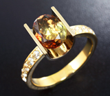Золотое кольцо с андалузитом 1,65 карат и лейкосапфирами Золото