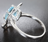 Серебряное кольцо с голубым топазом и разноцветными сапфирами