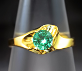 Золотое кольцо с ярким «неоновым» уральским изумрудом бриллиантовой огранки 0,39 карата Золото