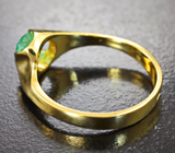 Золотое кольцо с ярким «неоновым» уральским изумрудом бриллиантовой огранки 0,39 карата Золото