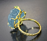 Золотое кольцо с ярким резным аквамарином 20,68 карата и цаворитами Золото