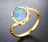 Текстурированное золотое кольцо с австралийским дублет опалом 1,41 карата Золото