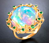 Крупное золотое кольцо с неповторимым кристаллическим эфиопским опалом 14,65 карата, цаворитами и бриллиантами Золото